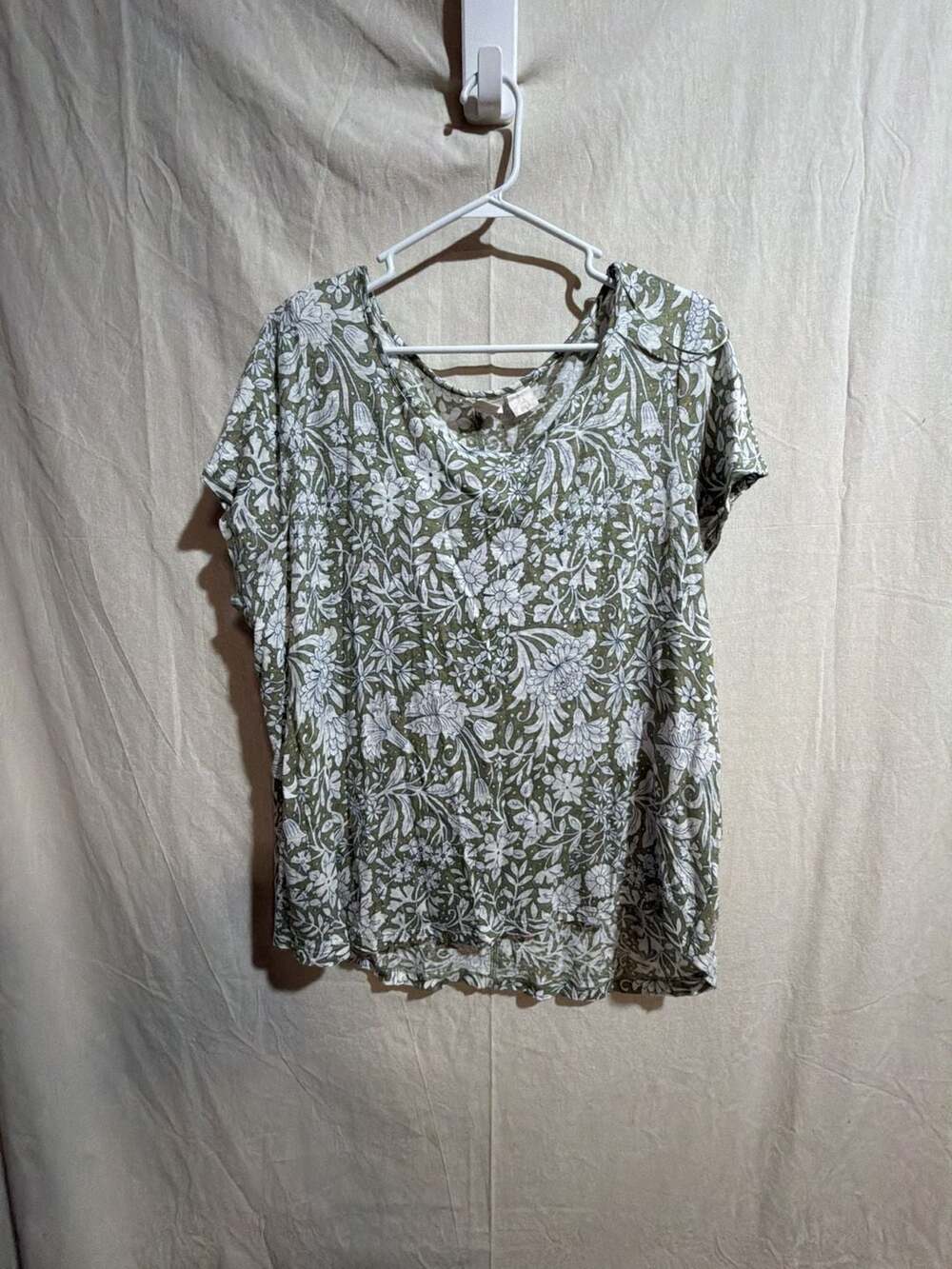 Rachel Ashwell Women's 100% Linen Floral Short Sleeve Top Green White